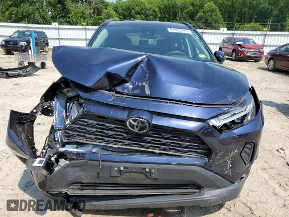 2022 Toyota RAV4 XLE z VIN 2T3P1RFV1NW282106, wystawiony jako Copart lot #61393295 z przebiegiem 46 035 mil mil oraz Szkoda całkowita • Salvage title. Historia ofert i sprzedaży dostępna na DreamBid. Obrazek 5.
