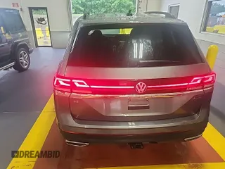 2024 Volkswagen Atlas SE with VIN 1V2HR2CAXRC564175, listed as a IAAI auction lot 42731227 with 14,479 mi miles and . Bid and sale history available at DreamBid. Image 28.