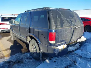 2002 Chevrolet Blazer LS z VIN 1GNDT13W82K183578, wystawiony jako IAAI lot #41349710 z przebiegiem Nie podano mil oraz . Historia ofert i sprzedaży dostępna na DreamBid. Obrazek 3.