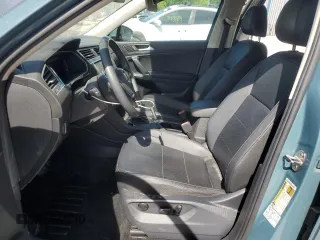2020 Volkswagen Tiguan SE z VIN 3VV3B7AX7LM063594, wystawiony jako Copart lot #50394555 z przebiegiem 76 158 mil mil oraz Nie do naprawy • Non repairable. Historia ofert i sprzedaży dostępna na DreamBid. Obrazek 7.