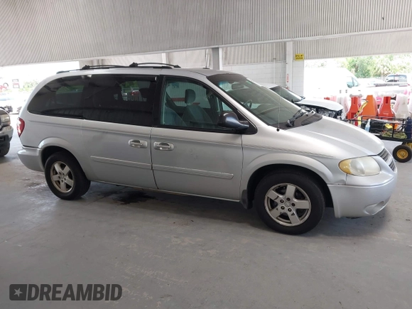 2005 Dodge Caravan SXT with VIN 2D4GP44L65R335656, listed as a IAAI auction lot 42526728 with 322,176 mi miles and . Bid and sale history available at DreamBid. Image 13.
