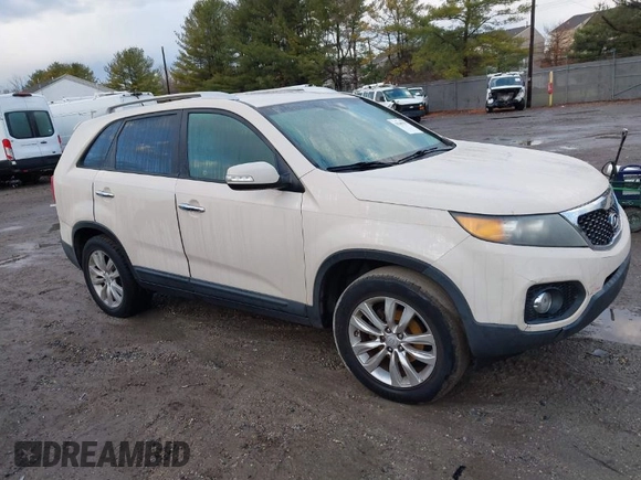 2011 Kia Sorento EX with VIN 5XYKU4A13BG003130, listed as a IAAI auction lot 41209337 with 162,058 mi miles. Bid and sale history available at carsss.com. Image 1.
