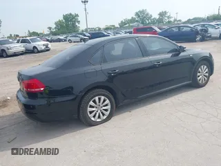 2015 Volkswagen Passat Limited Edition Edition z VIN 1VWAT7A37FC004161, wystawiony jako IAAI lot #42497971 z przebiegiem 176 812 mil mil oraz . Historia ofert i sprzedaży dostępna na DreamBid. Obrazek 4.