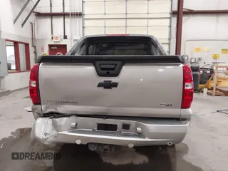 2007 Chevrolet Avalanche LTZ z VIN 3GNEC12037G144865, wystawiony jako IAAI lot #42592982 z przebiegiem 160 962 mil mil oraz . Historia ofert i sprzedaży dostępna na DreamBid. Obrazek 16.