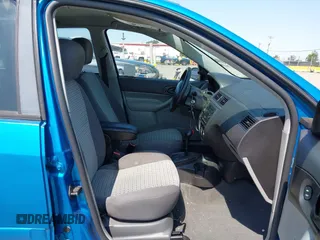 2007 Ford Focus S z VIN 1FAHP34N77W333895, wystawiony jako IAAI lot #42444411 z przebiegiem 155 522 mil mil oraz . Historia ofert i sprzedaży dostępna na DreamBid. Obrazek 5.