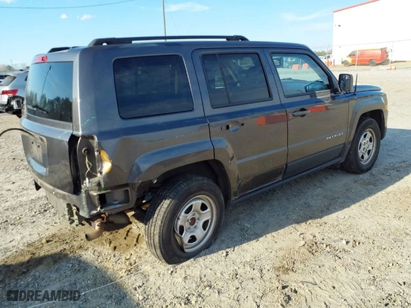 2016 Jeep Patriot Sport with VIN 1C4NJPBA0GD525550, listed as a IAAI auction lot 41685524 with 82,630 mi miles. Bid and sale history available at carsss.com. Image 4.