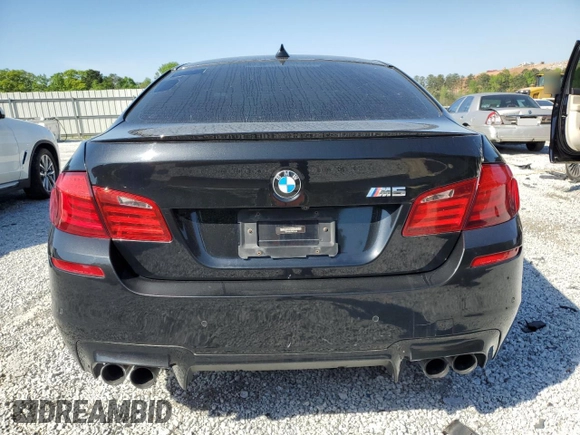 2013 BMW M5 z VIN WBSFV9C55DC772482, wystawiony jako Copart lot #52575345 z przebiegiem 173 513 mil mil oraz Czysty tytuł • Clean title. Historia ofert i sprzedaży dostępna na DreamBid. Obrazek 6.