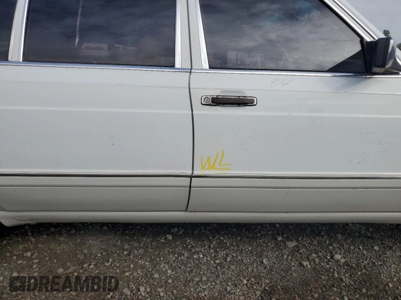 1990 Mercedes-Benz 560 with VIN WDBCA39E8LA536590, listed as a Copart auction lot 76843244 with 231,703 mi miles and Non Repairable. Bid and sale history available at DreamBid. Image 12.