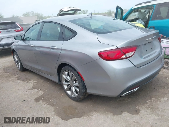 2015 Chrysler 200 S z VIN 1C3CCCBG1FN735571, wystawiony jako IAAI lot #42231495 z przebiegiem 95 423 mil mil oraz . Historia ofert i sprzedaży dostępna na DreamBid. Obrazek 3.