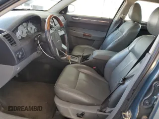 2005 Chrysler 300 Touring z VIN 2C3JA53G65H574021, wystawiony jako Copart lot #70073414 z przebiegiem 291 219 mil mil oraz Szkoda całkowita • Salvage title. Historia ofert i sprzedaży dostępna na DreamBid. Obrazek 7.