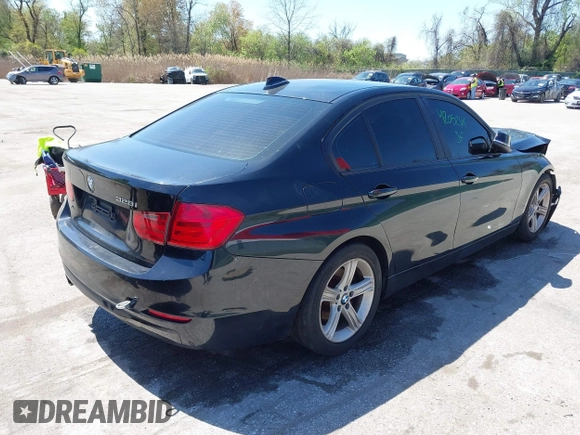 2013 BMW 3 Series 328i z VIN WBA3C1C56DF438426, wystawiony jako IAAI lot #42052101 z przebiegiem 180 524 mil mil oraz . Historia ofert i sprzedaży dostępna na DreamBid. Obrazek 4.
