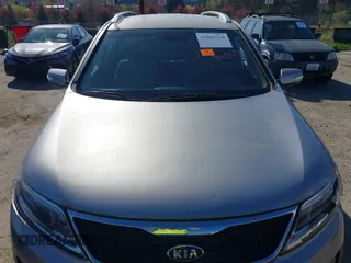 2014 Kia Sorento LX with VIN 5XYKTDA69EG522542, listed as a IAAI auction lot 42045720 with 1 mi miles. Bid and sale history available at carsss.com. Image 10.