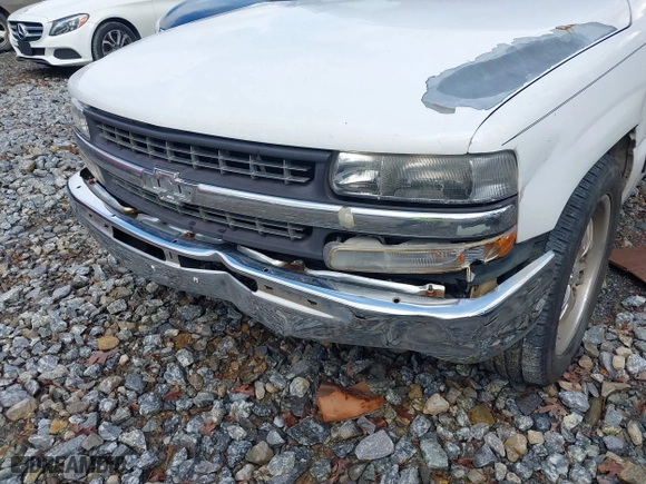 1999 Chevrolet Silverado 1500 LS with VIN 2GCEC19T9X1256894, listed as a IAAI auction lot 41526987 with 393,052 mi miles. Bid and sale history available at carsss.com. Image 6.