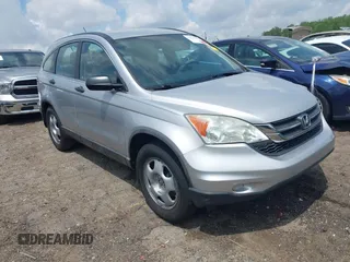 2010 Honda CR-V LX z VIN 5J6RE3H3XAL009548, wystawiony jako IAAI lot #42145296 z przebiegiem 86 555 mil mil oraz . Historia ofert i sprzedaży dostępna na DreamBid. Obrazek 1.