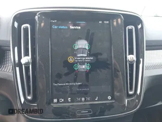 2021 Volvo XC40 z VIN YV4ED3UR9M2600401, wystawiony jako IAAI lot #42082399 z przebiegiem Nie podano mil oraz . Historia ofert i sprzedaży dostępna na DreamBid. Obrazek 18.