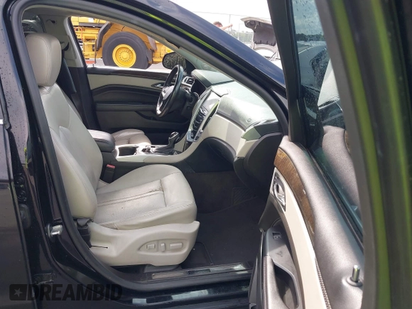 2014 Cadillac SRX Performance Collection with VIN 3GYFNCE31ES683465, listed as a IAAI auction lot 42107705 with 117,285 mi miles. Bid and sale history available at carsss.com. Image 5.