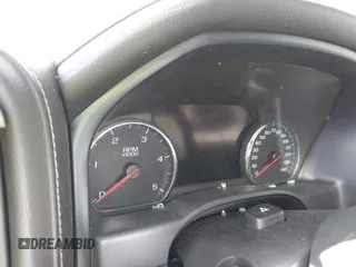 2019 GMC Sierra 2500HD Denali z VIN 1GT12SEY3KF232018, wystawiony jako IAAI lot #41897434 z przebiegiem Nie podano mil oraz . Historia ofert i sprzedaży dostępna na DreamBid. Obrazek 7.