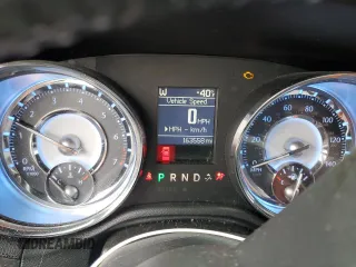 2011 Chrysler 300 Limited z VIN 2C3CA5CG4BH596104, wystawiony jako Copart lot #58193145 z przebiegiem 163 558 mil mil oraz Szkoda całkowita • Salvage title. Historia ofert i sprzedaży dostępna na DreamBid. Obrazek 9.