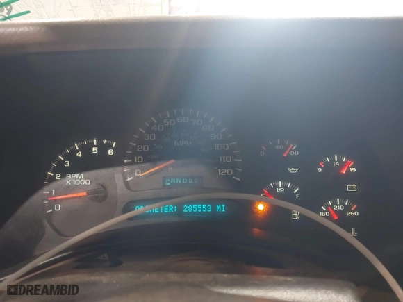2005 Chevrolet Tahoe Z71 with VIN 1GNEK13Z05R271098, listed as a IAAI auction lot 41616696 with 285,553 mi miles. Bid and sale history available at carsss.com. Image 7.