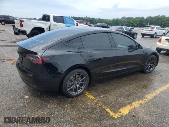 2019 Tesla Model 3 Mid Range z VIN 5YJ3E1EA5KF301714, wystawiony jako Copart lot #55273595 z przebiegiem Nie podano mil oraz Szkoda całkowita • Salvage title. Historia ofert i sprzedaży dostępna na DreamBid. Obrazek 3.