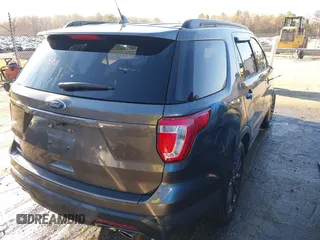 2018 Ford Explorer XLT z VIN 1FM5K7D87JGA54005, wystawiony jako IAAI lot #41879565 z przebiegiem 152 226 mil mil oraz . Historia ofert i sprzedaży dostępna na DreamBid. Obrazek 4.