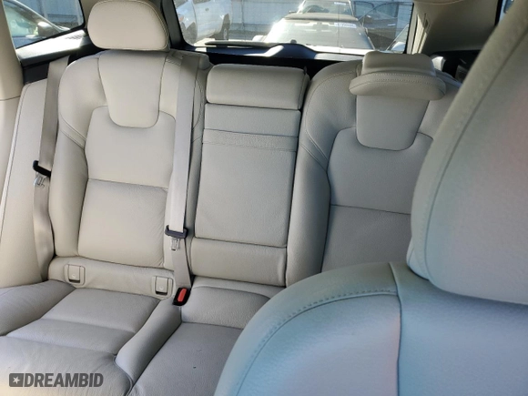 2019 Volvo XC60 Momentum with VIN LYV102DK8KB224960, listed as a Copart auction lot 81130014 with 70,434 mi miles and Salvage Title. Bid and sale history available at carsss.com. Image 10.