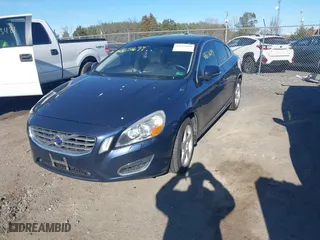 2013 Volvo S60 T5 Premier with VIN YV1612FS4D2206535, listed as a IAAI auction lot 41651699 with 141,557 mi miles. Bid and sale history available at carsss.com. Image 2.