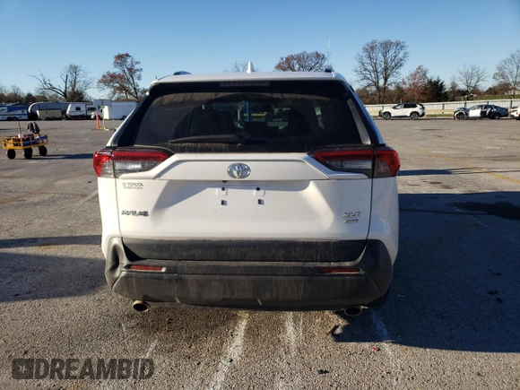 2022 Toyota RAV4 XLE with VIN 2T3P1RFV8NW299890, listed as a Copart auction lot 81045724 with 51,506 mi miles and Salvage title. Bid and sale history available at DreamBid. Image 6.