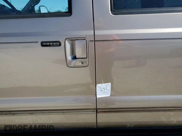 2000 Ford Excursion Special Serv z VIN 1FMNU40L7YEE15371, wystawiony jako Copart lot #83682844 z przebiegiem 252 722 mil mil oraz Nie do naprawy • Non repairable. Historia ofert i sprzedaży dostępna na DreamBid. Obrazek 13.
