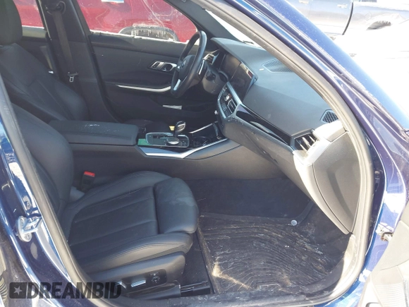 2019 BMW 3 Series 330i xDrive with VIN WBA5R7C59KAJ82495, listed as a IAAI auction lot 41597332 with 79,192 mi miles. Bid and sale history available at carsss.com. Image 5.