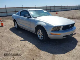 2007 Ford Mustang Deluxe with VIN 1ZVFT80NX75361371, listed as a IAAI auction lot 41981862 with 137,170 mi miles. Bid and sale history available at carsss.com. Image 1.
