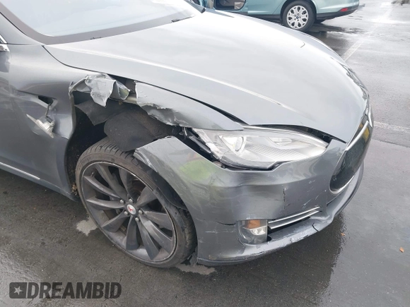 2013 Tesla Model S с VIN 5YJSA1CG5DFP06411, выставлен на аукционе IAAI как лот 41079914 с пробегом 266 968 миль миль и . История ставок и продаж доступна на DreamBid. Изображение 6.