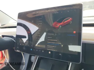 2018 Tesla Model 3 Long Range Battery z VIN 5YJ3E1EA4JF061733, wystawiony jako Copart lot #54885335 z przebiegiem 84 700 mil mil oraz Szkoda całkowita • Salvage title. Historia ofert i sprzedaży dostępna na DreamBid. Obrazek 9.