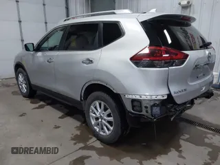 2018 Nissan Rogue SV z VIN 5N1AT2MV8JC709302, wystawiony jako IAAI lot #42063333 z przebiegiem 67 225 mil mil oraz . Historia ofert i sprzedaży dostępna na DreamBid. Obrazek 3.