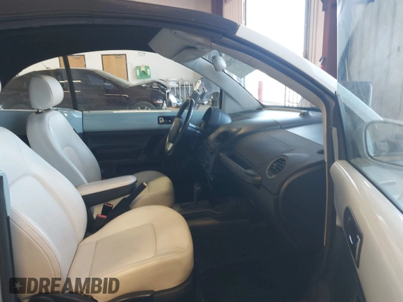2010 Volkswagen Beetle with VIN 3VWRG3AL1AM003482, listed as a IAAI auction lot 42191257 with 76,072 mi miles and . Bid and sale history available at DreamBid. Image 5.