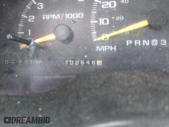 1998 GMC Yukon with VIN 1GKEK13R0WJ703105, listed as a IAAI auction lot 41980869 with 302,546 mi miles. Bid and sale history available at carsss.com. Image 7.