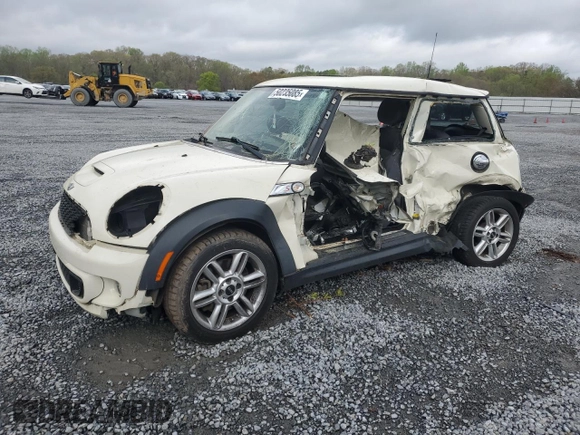 2011 MINI Hardtop S with VIN WMWSV3C52BTY12370, listed as a Copart auction lot 50235085 with Not Provided miles and Salvage Title. Bid and sale history available at DreamBid. Image 1.