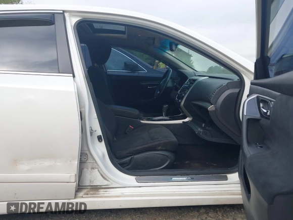 2014 Nissan Altima SV with VIN 1N4AL3AP7EC113058, listed as a IAAI auction lot 42077353 with 216,015 mi miles and . Bid and sale history available at DreamBid. Image 5.