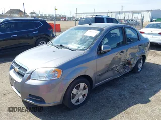 2011 Chevrolet Aveo 1LT z VIN KL1TD5DE5BB147997, wystawiony jako IAAI lot #39010016 z przebiegiem 111 680 mil mil oraz . Historia ofert i sprzedaży dostępna na DreamBid. Obrazek 2.
