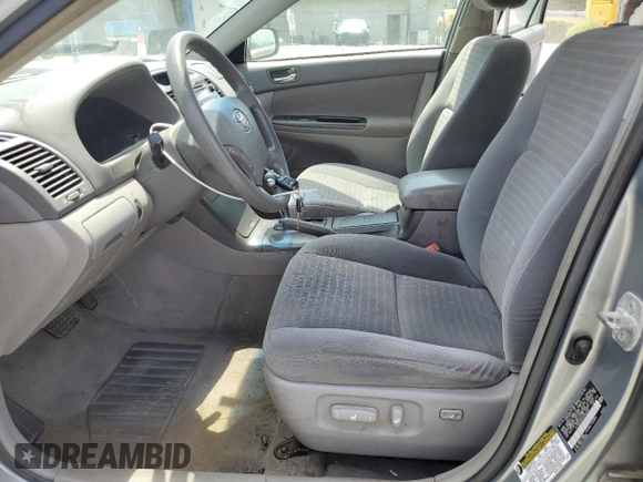 2005 Toyota Camry STD z VIN 4T1BE32K25U594905, wystawiony jako Copart lot #55049485 z przebiegiem 248 289 mil mil oraz Czysty tytuł • Clean title. Historia ofert i sprzedaży dostępna na DreamBid. Obrazek 7.
