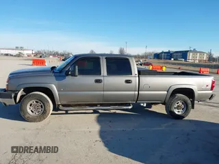 2006 Chevrolet Silverado 3500 SRW Wrk Trk with VIN 1GCHK33DX6F235816, listed as a IAAI auction lot 41588075 with 232,815 mi miles. Bid and sale history available at carsss.com. Image 15.