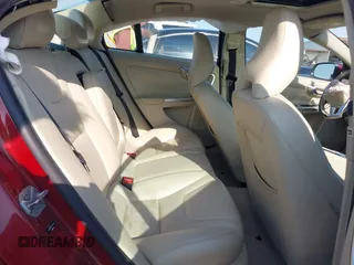 2015 Volvo S60 T5 Drive-E Premier z VIN YV140MFK7F1349445, wystawiony jako IAAI lot #42138682 z przebiegiem 104 111 mil mil oraz . Historia ofert i sprzedaży dostępna na DreamBid. Obrazek 8.