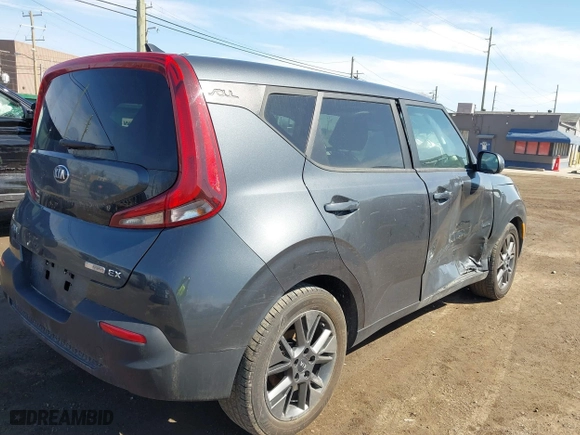 2021 Kia Soul EX with VIN KNDJ33AU7M7783748, listed as a IAAI auction lot 41843477 with 61,534 mi miles. Bid and sale history available at carsss.com. Image 4.