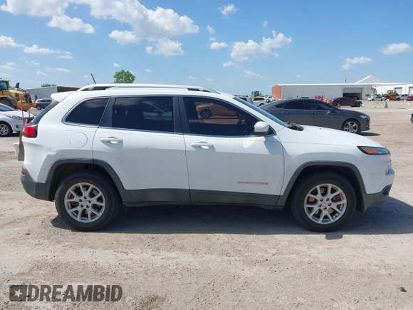 2016 Jeep Cherokee Latitude z VIN 1C4PJMCB9GW305259, wystawiony jako IAAI lot #42093050 z przebiegiem 228 747 mil mil oraz . Historia ofert i sprzedaży dostępna na DreamBid. Obrazek 13.