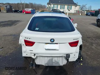 2018 BMW 3 Series 330i xDrive with VIN WBA8Z9C57JB220047, listed as a IAAI auction lot 41721186 with 66,725 mi miles. Bid and sale history available at carsss.com. Image 17.