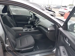 2025 Nissan Altima SV z VIN 1N4BL4DV8SN382058, wystawiony jako IAAI lot #42188230 z przebiegiem 4 577 mil mil oraz . Historia ofert i sprzedaży dostępna na DreamBid. Obrazek 5.
