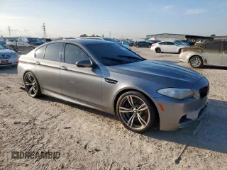 2013 BMW M5 z VIN WBSFV9C50DC772924, wystawiony jako Copart lot #59522805 z przebiegiem Nie podano mil oraz Szkody całkowita. Historia ofert i sprzedaży dostępna na DreamBid. Obrazek 4.
