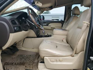 2007 GMC Yukon Denali z VIN 1GKFK63837J327087, wystawiony jako Copart lot #58836715 z przebiegiem 223 485 mil mil oraz Tytuł czysty. Historia ofert i sprzedaży dostępna na DreamBid. Obrazek 7.