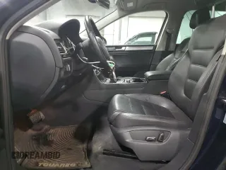2014 Volkswagen Touareg Lux z VIN WVGEF9BP4ED006236, wystawiony jako Copart lot #47394505 z przebiegiem 85 179 mil mil oraz Szkoda całkowita • Salvage title. Historia ofert i sprzedaży dostępna na DreamBid. Obrazek 7.