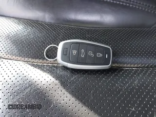 2015 Hyundai Azera Limited z VIN KMHFH4JG2FA483575, wystawiony jako IAAI lot #42422877 z przebiegiem 111 147 mil mil oraz . Historia ofert i sprzedaży dostępna na DreamBid. Obrazek 11.